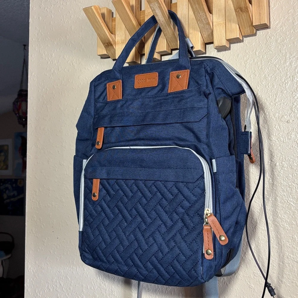 NWOT GOOD MUM Multifunctional Diaper Bag. The bag has a quilted front p